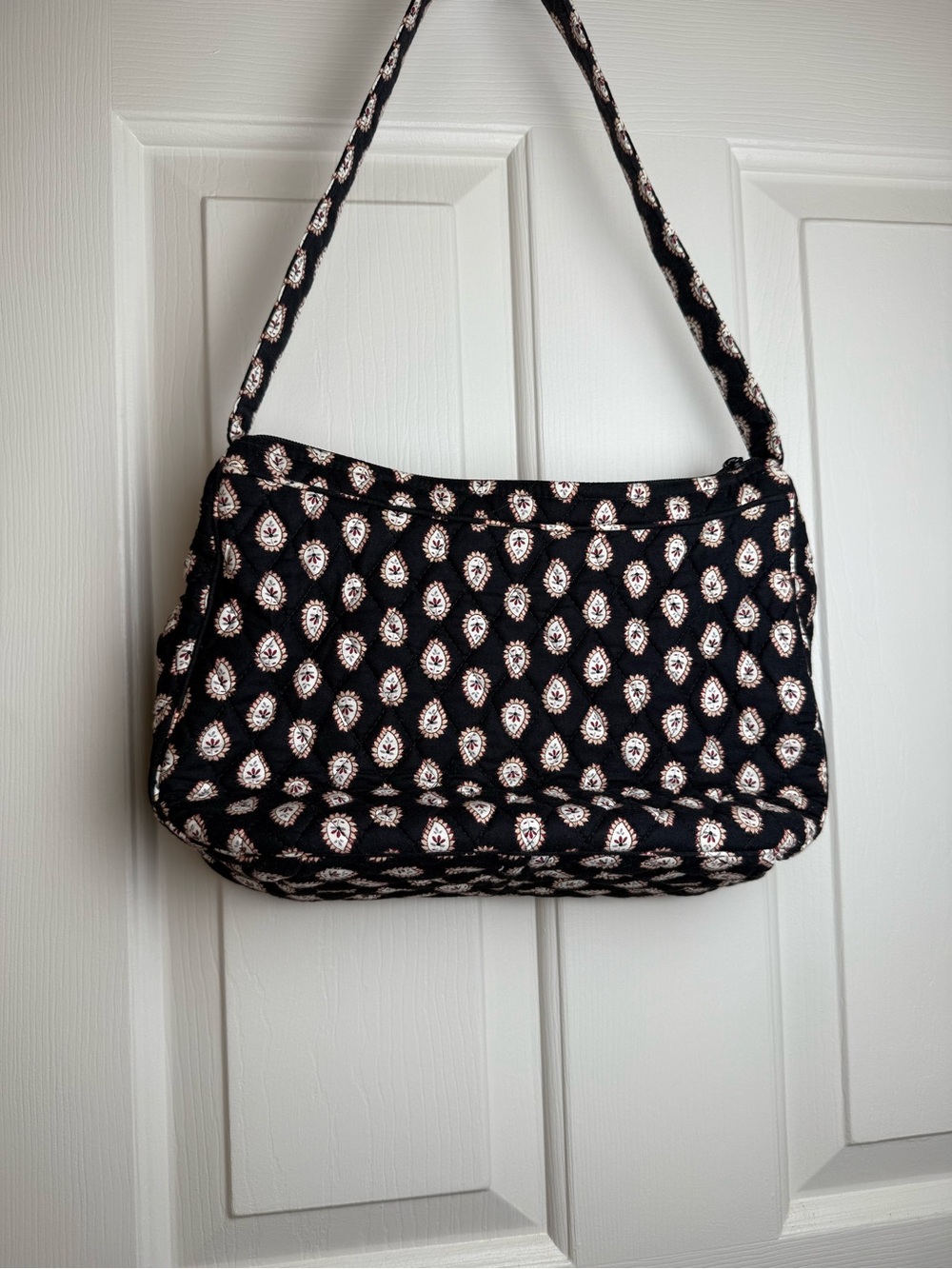 Vera Bradley Classic Black Hobo Purse NWOT Shoulder Bag 11x8x4.5 - Picture 6 of 9